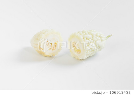 白いゴーヤ 106915452