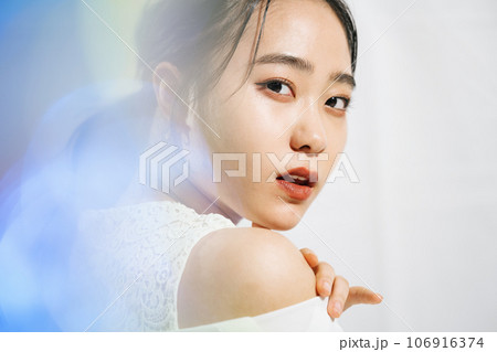 若い女性のポートレート 106916374
