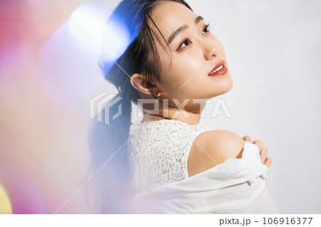 若い女性のポートレート 106916377