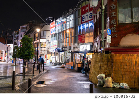 《東京都》ノスタルジックな街並み・東京下町夜景 106916732