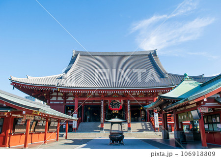 東京都・浅草　浅草寺（せんそうじ）　本堂（観音堂） 106918809