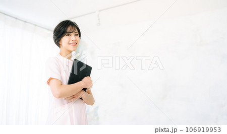 美容クリニックの女性スタッフ 美容クリニックの女性スタッフ 106919953