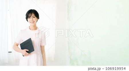 美容クリニックの女性スタッフ 美容クリニックの女性スタッフ 106919954
