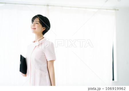 美容クリニックの女性スタッフ 美容クリニックの女性スタッフ 106919962