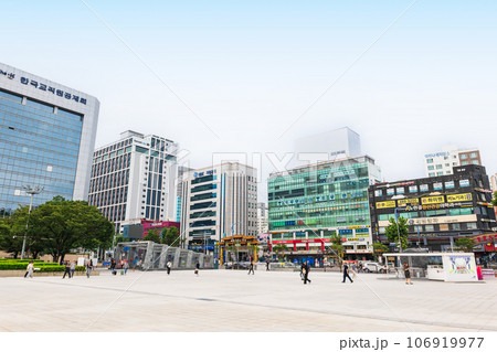 韓国　プサン駅前　※一部ソフトフォーカス 106919977