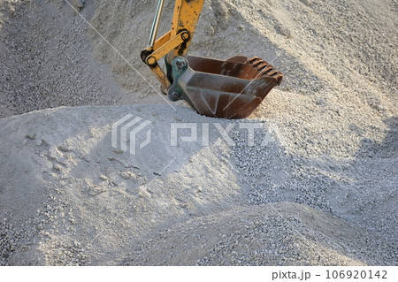 砕石の山　イメージ 106920142