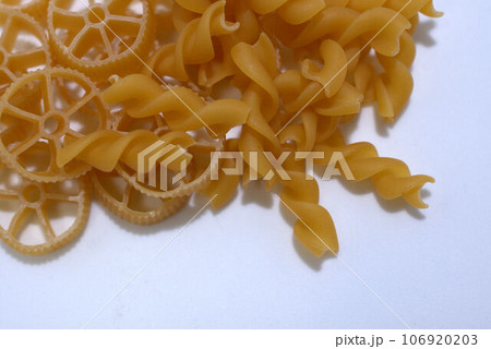 乾燥パスタ　素材 106920203