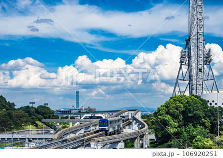 観覧車と大阪モノレール 106920251