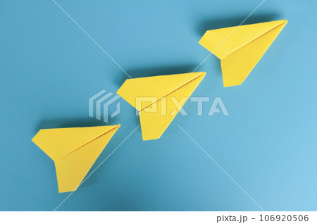 Top view of yellow paper airplanes with space for text 106920506