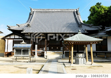【今治市　四国八十八ヶ所巡礼　伊予　第五十九番札所「国分寺」本堂】 106920720