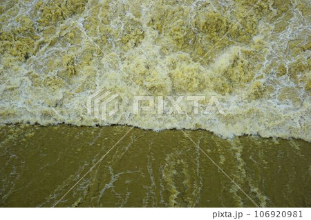 台風後の日吉ダム 106920981