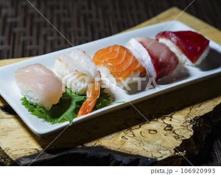 今夜の夜食は美味しいお寿司 今夜の夜食は美味しいお寿司 106920993