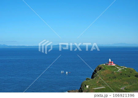 小樽　祝津パノラマ展望台からの景色／高島岬の日和山灯台 106921396