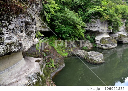 奇岩連なる景勝地　天然記念物　塔のへつり 106921823