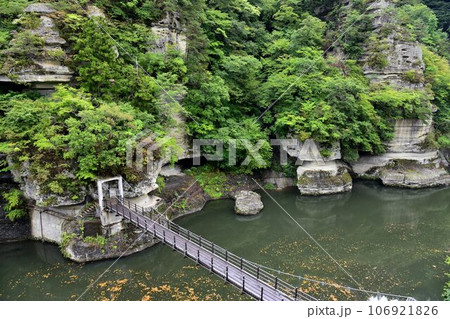 奇岩連なる景勝地　天然記念物　塔のへつり 106921826