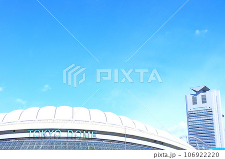 東京都、東京ドームと文京区役所の風景 東京都、東京ドームと文京区役所の風景 106922220