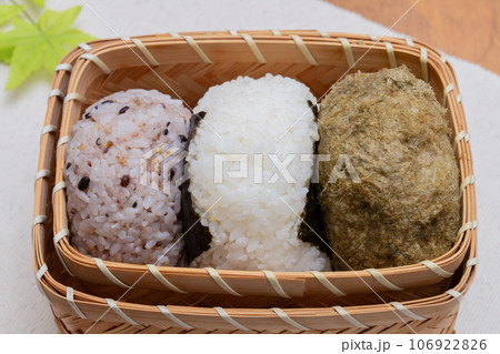 おにぎり弁当  　おにぎりのみ   106922826