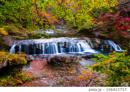 秋の浅布渓谷:不動の滝 秋の浅布渓谷:不動の滝 106923757