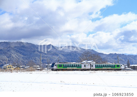 大糸線　冬のリゾートビューふるさと 106923850