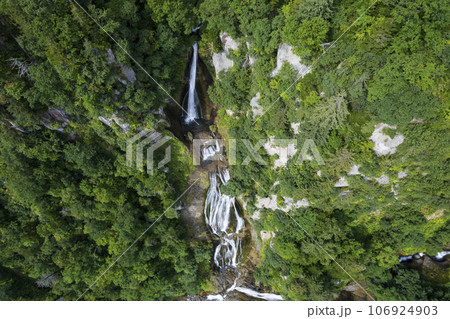 北海道 天人峡の「羽衣の滝」を空撮 北海道 天人峡の「羽衣の滝」を空撮 106924903