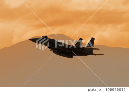 夕暮れの航空自衛隊F-15Jイーグル 106926053