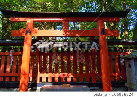 京都 伏見稲荷大社の摂社　大八嶋社 106926524