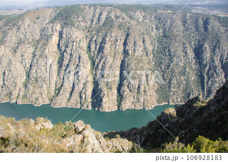 aerial view of the canyon 106928183