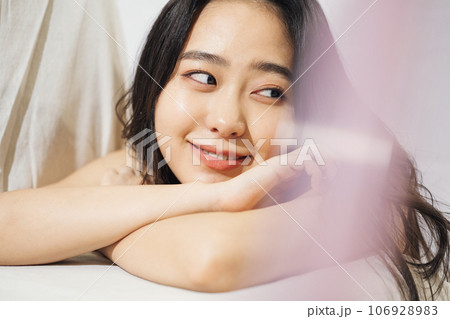 若い女性のビューティーイメージ 106928983