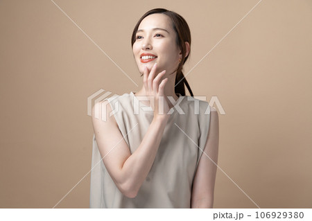 ビューティー　女性 106929380