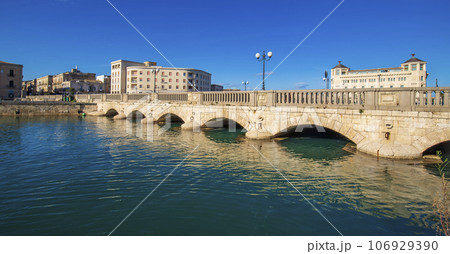 bridge  106929390