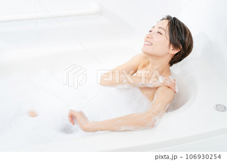 バブルバス　バスタイム　癒し 106930254