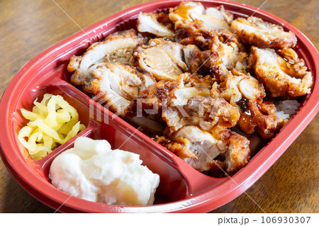 日本の岡山県のとても美味しく有名な鶏めし 106930307