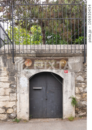 Entrance to the Cinili Cocuk Kutuphanesi, a children's library located in the Uskudar district of Istanbul, Turkey Entrance to the Cinili Cocuk Kutuphanesi, a children's library located in the Uskudar district of Istanbul, Turkey 106930454