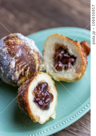 バラエティに富んだ台湾ドーナツ 106930957