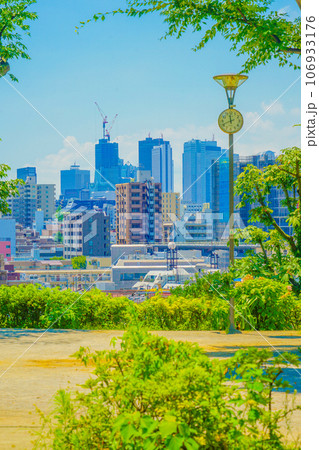 新宿区の街並みと快晴 新宿区の街並みと快晴 106933176