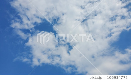 青空に浮かぶ雲 青空に浮かぶ雲 106934775