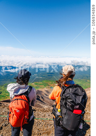 雲海を眺める 雲海を眺める 106934869