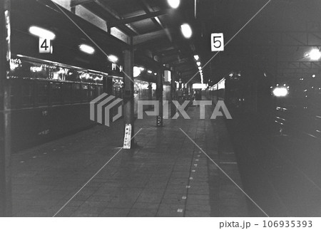 （昭和の記録）昭和48年、夜の中央本線松本駅4, 5番ホーム 106935393