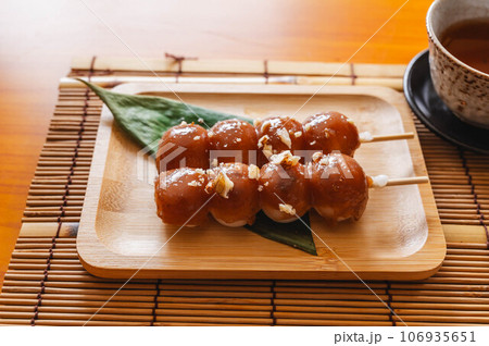 くるみ醤油だんご くるみ醤油だんご 106935651
