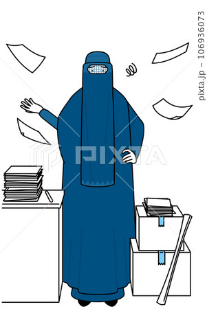 片付かない業務にうんざりするブルカ姿のイスラム女性 106936073