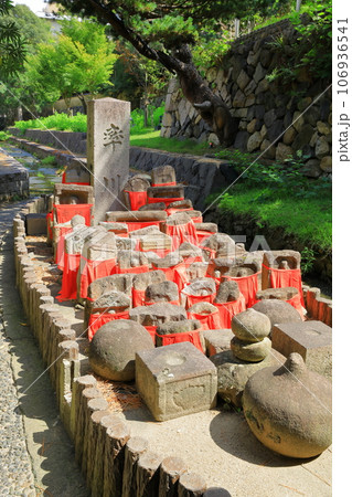 ならまち　率川地蔵尊の石仏 106936541