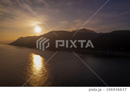 ドローン・空撮｜早朝の親不知海岸（親不知ピアパーク周辺） 106936637