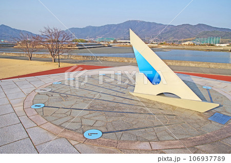 山口県防府市新築地町メバル公園にある船形日時計 106937789