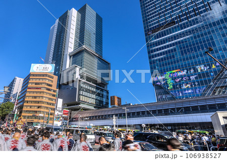 日本の東京都市景観 4年ぶり渋谷「金王八幡宮例大祭」。街に神輿が登場。街に外国人続々…＝9月17日 106938527