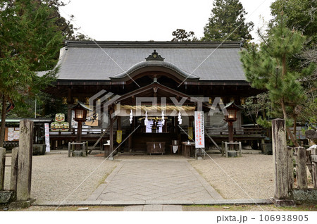 大和神社の拝殿 106938905