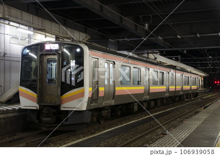 上越線E129系2両（ワンマン運転：越後中里⇔長岡） 106939058