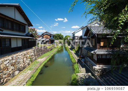 夏の八幡堀の風景 滋賀県近江八幡市 夏の八幡堀の風景 滋賀県近江八幡市 106939087