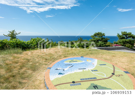 北陸自動車道米山サービスエリア（下り）　夏の日本海の風景 106939153