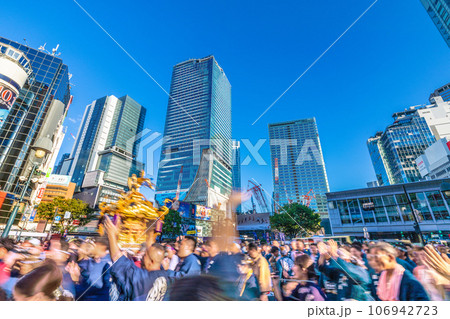 日本の東京都市景観 4年ぶり渋谷「金王八幡宮例大祭」。街に神輿が登場。渋谷6棟・新時代へ=9月17日 日本の東京都市景観 4年ぶり渋谷「金王八幡宮例大祭」。街に神輿が登場。渋谷6棟・新時代へ=9月17日 106942723