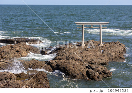 大洗海岸　神磯の鳥居 106945582